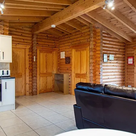 Kingfisher בית נופש סלבי